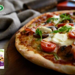  Pizza with fresh cream cheese, sauteed mushrooms, green pepper, tomato and mozzarella 